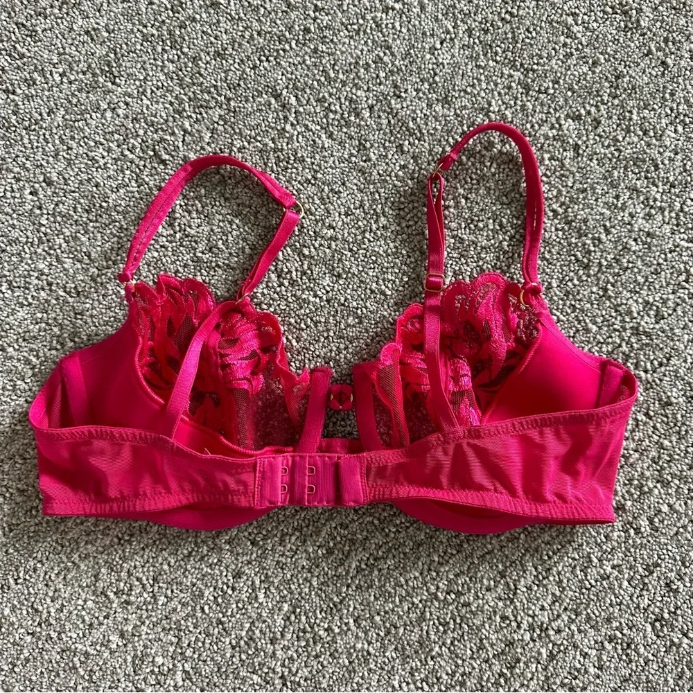 Victoria's‎ Secret Pink Satin Bra with Underwire Support Size 34C